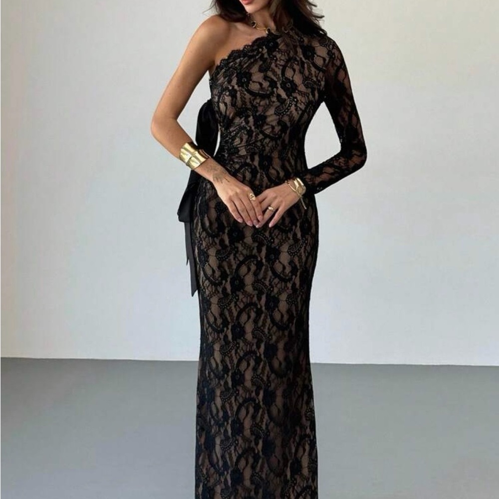 Elegant Black Lace One-Shoulder Dress